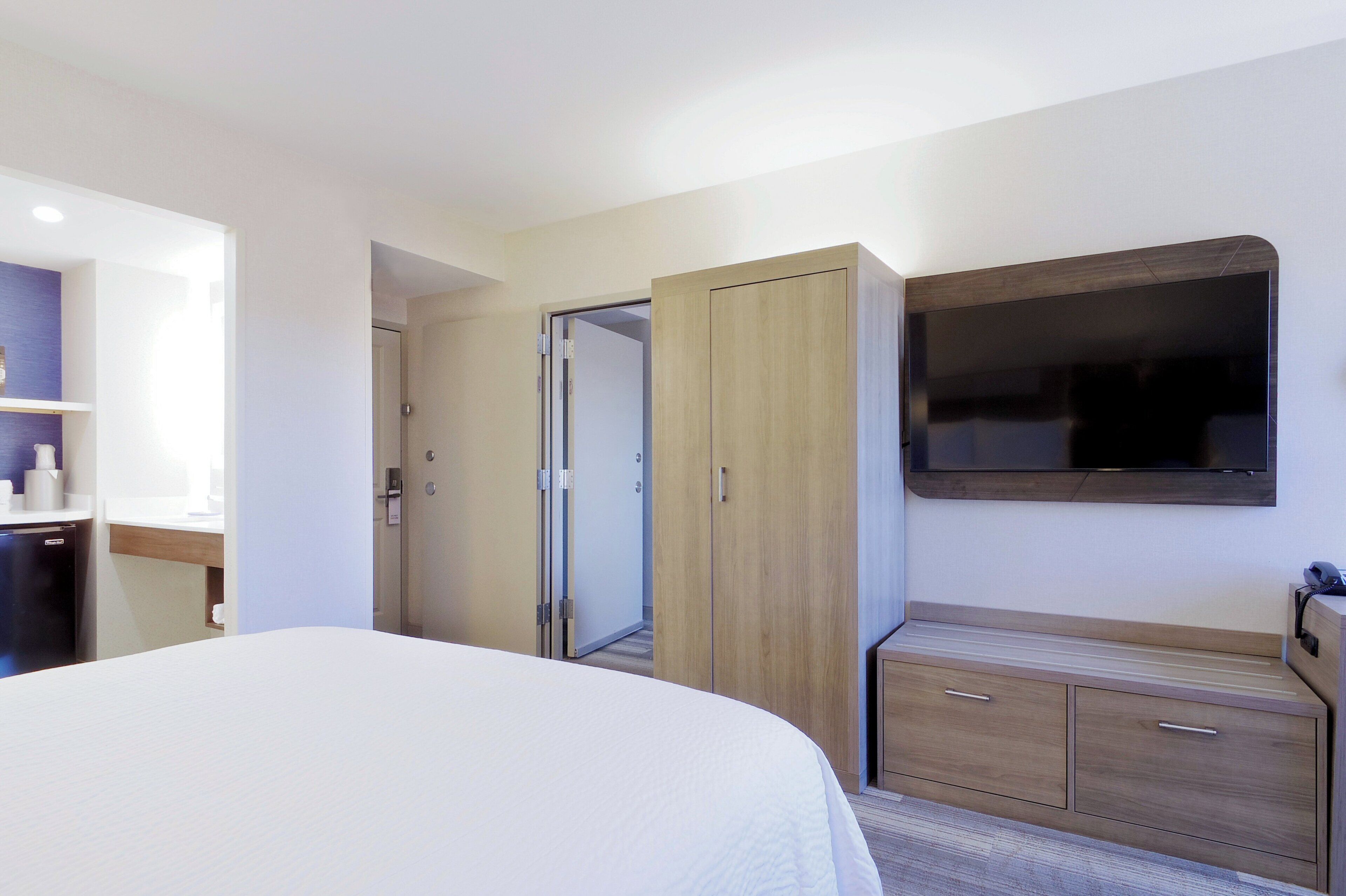Premium bedding, pillowtop beds, in-room safe, desk