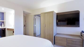 Premium bedding, pillowtop beds, in-room safe, desk