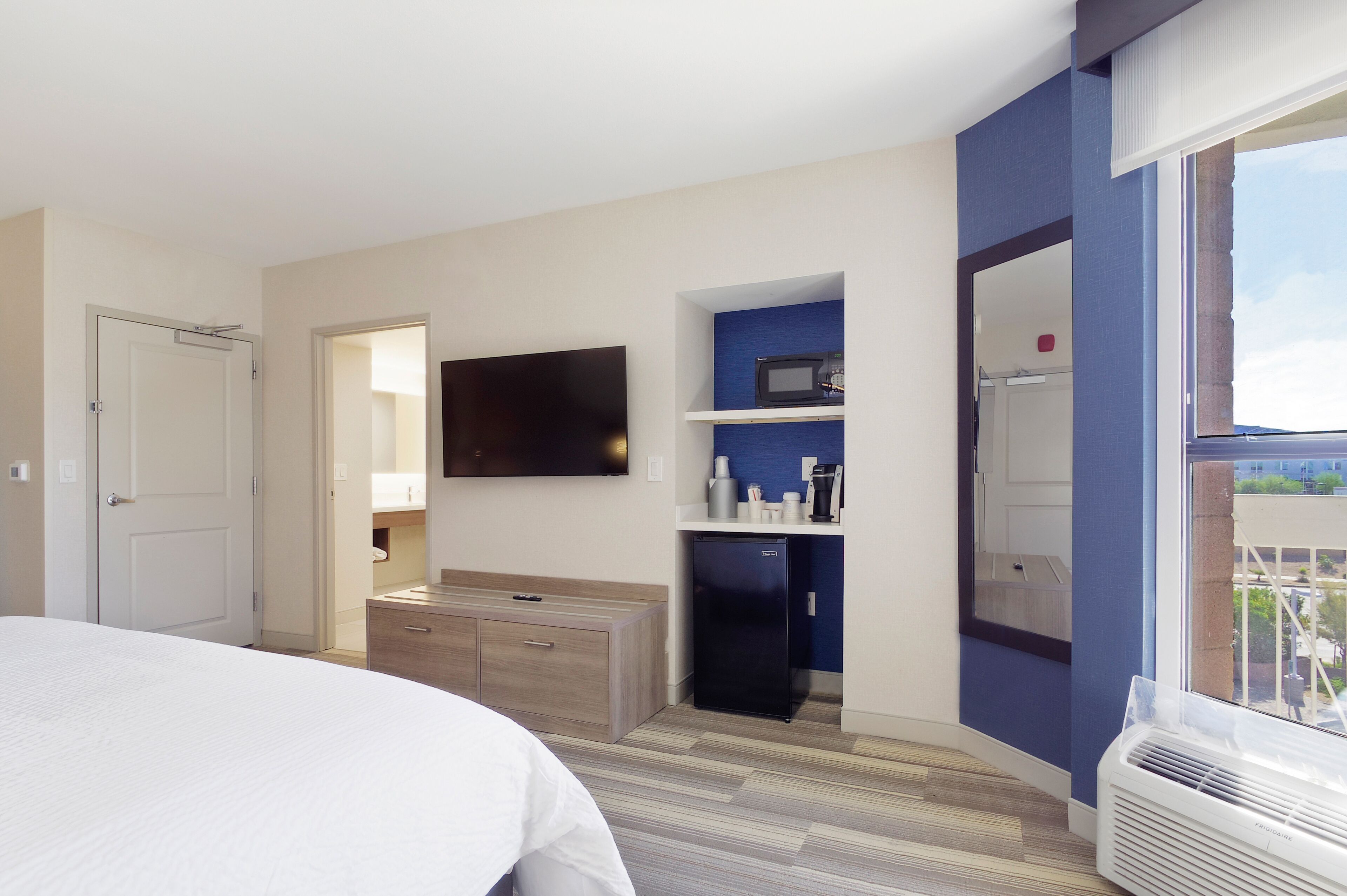 Holiday Inn Express & Suites Phoenix - Tempe by IHG Reviews, Deals