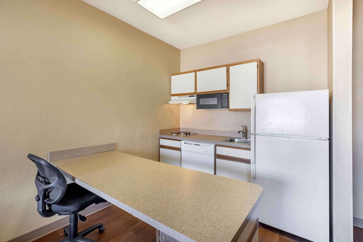 fridge, microwave, stovetop