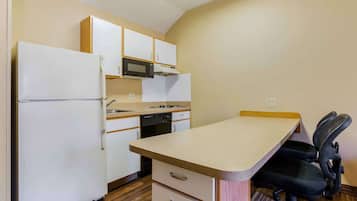 Suite, 1 Queen Bed with Sofa bed, Non Smoking | Private kitchen | Fridge, microwave, stovetop