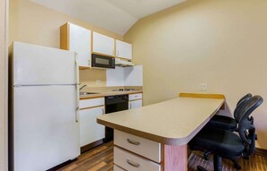 Suite, 1 Queen Bed with Sofa bed, Non Smoking | Private kitchen