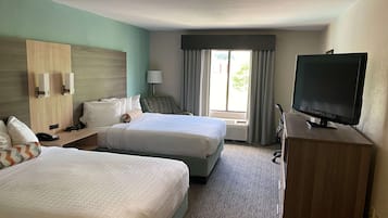 Chambre Standard, 2 grands lits, non-fumeur, réfrigérateur et four à micro-ondes