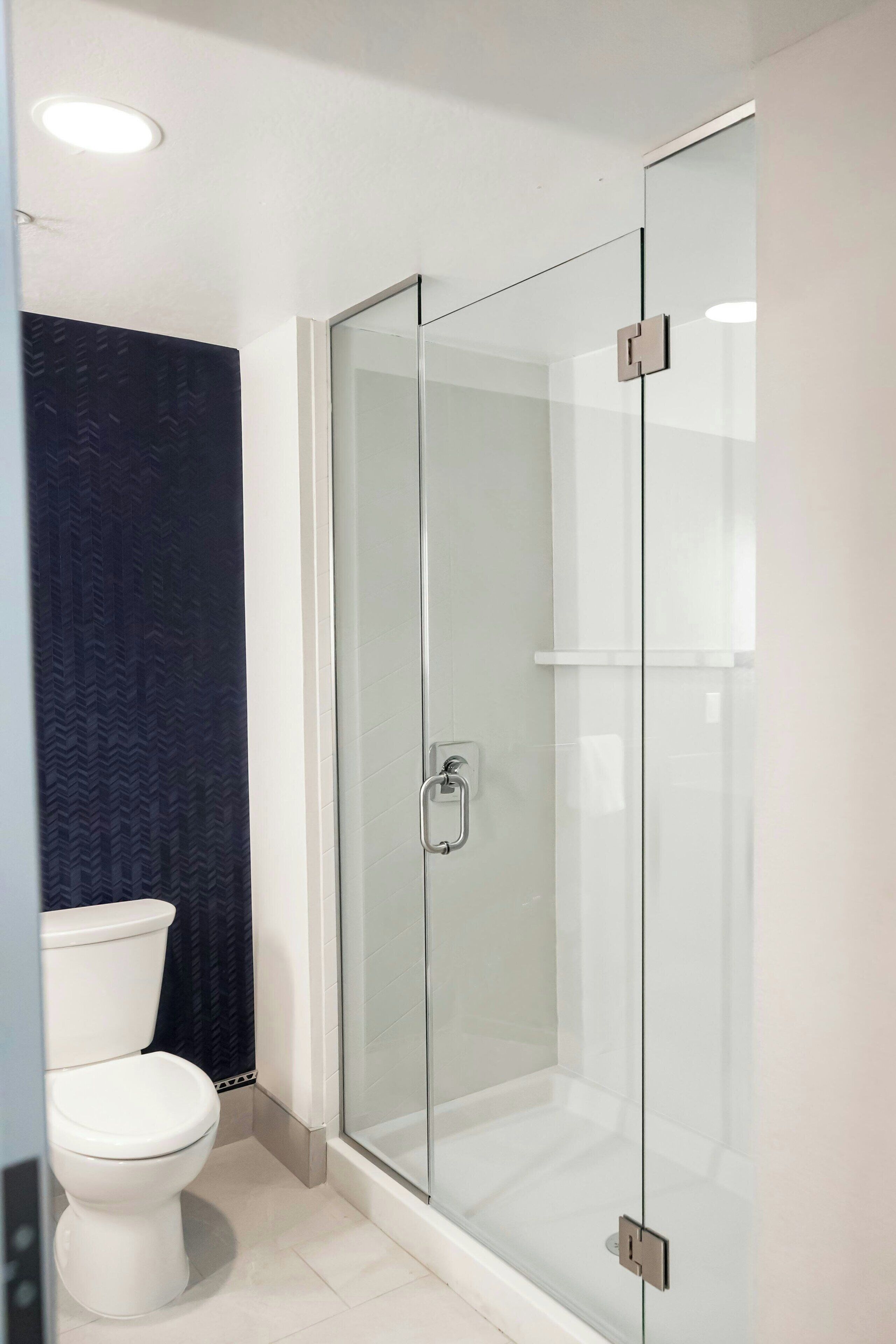 combined shower/bathtub, free toiletries, hair dryer, towels