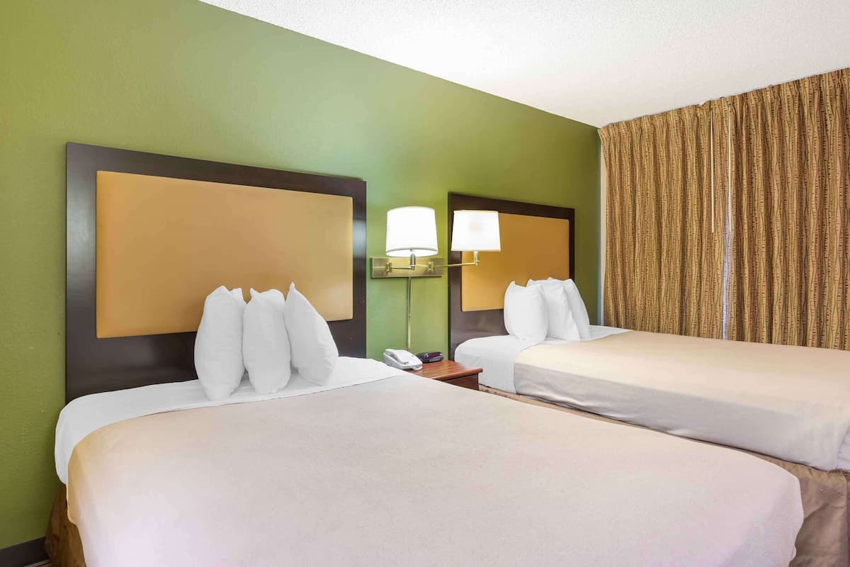 Studio, 2 Double Beds, Non Smoking | Desk, blackout drapes, iron/ironing board, free WiFi