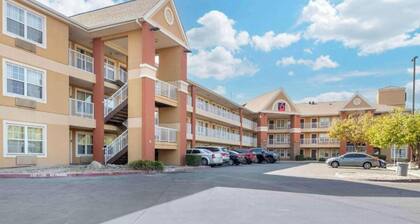 Studio 6 Suites Fresno North CA