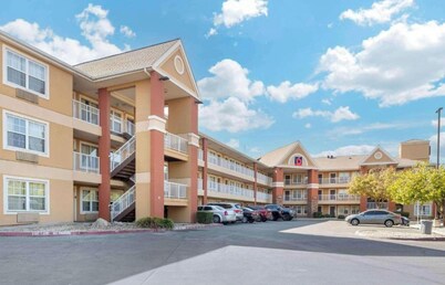 Studio 6 Suites Fresno North CA