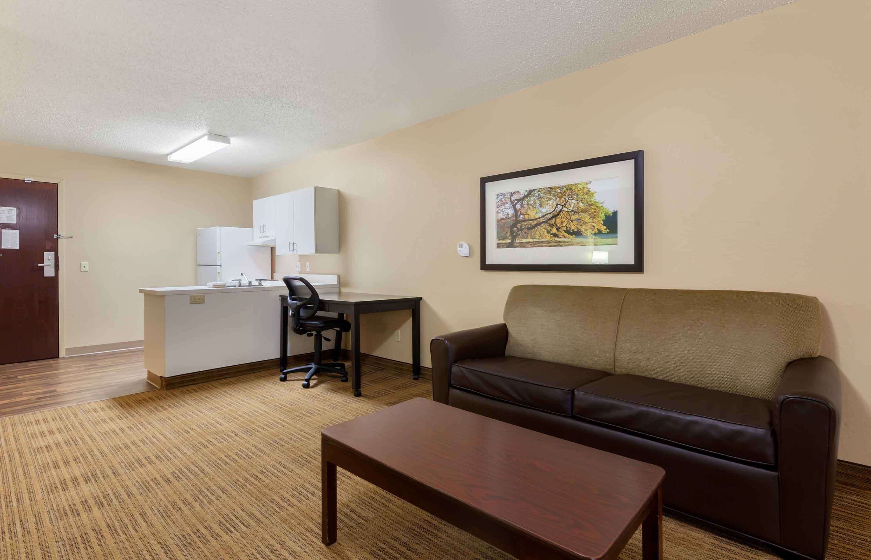 Desk, laptop workspace, iron/ironing board, free WiFi