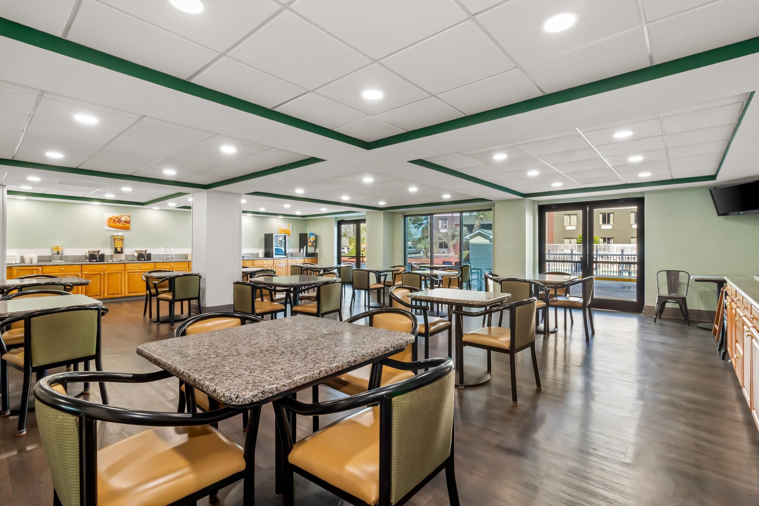 Free daily continental breakfast 