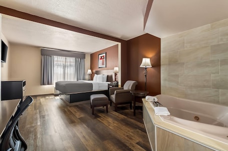 Desk, laptop workspace, iron/ironing board, free WiFi. Quality Inn & Suites North Myrtle Beach