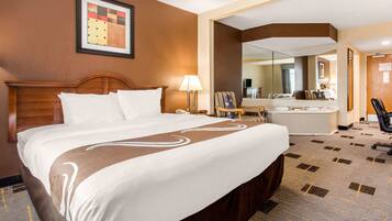 Desk, laptop workspace, iron/ironing board, free WiFi