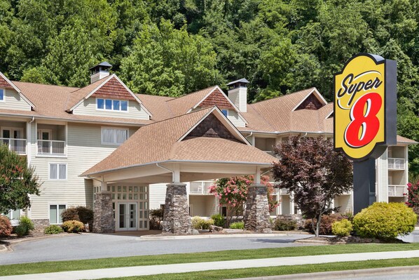 Exterior - Super 8 by Wyndham Cherokee (Cherokee)