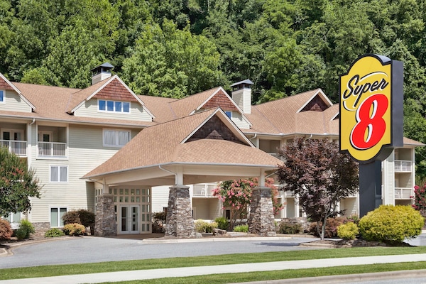 Super 8 By Wyndham Cherokee - Cherokee, NC