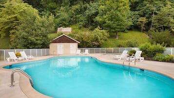 Sæsonbestemt udendørs pool