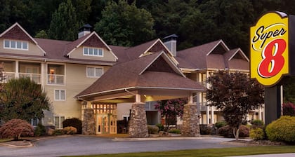 Super 8 by Wyndham Cherokee