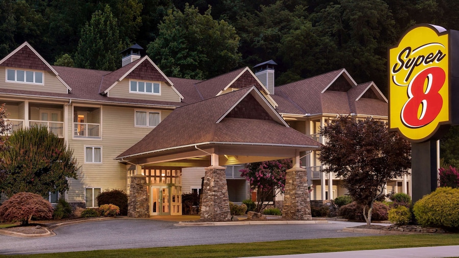 Super 8 by Wyndham Cherokee