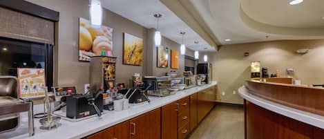 Petit déjeuner complet compris tous les jours