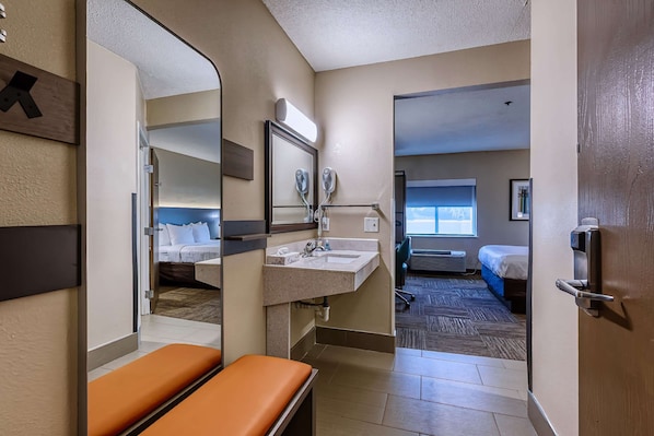 Room, 1 Queen Bed, Accessible, Non Smoking | Desk, laptop workspace, blackout drapes, soundproofing