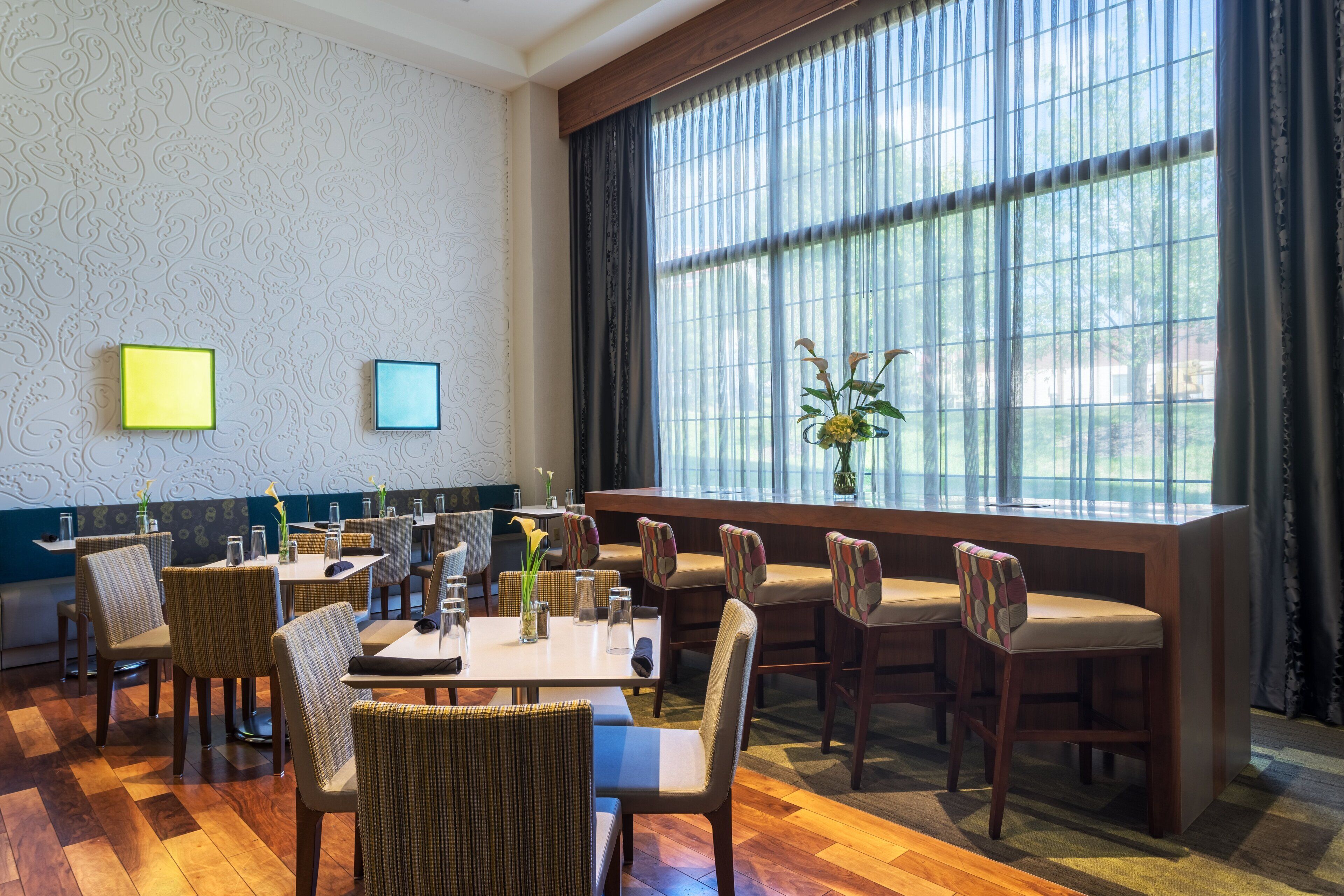 breakfast and dinner served, american cuisine