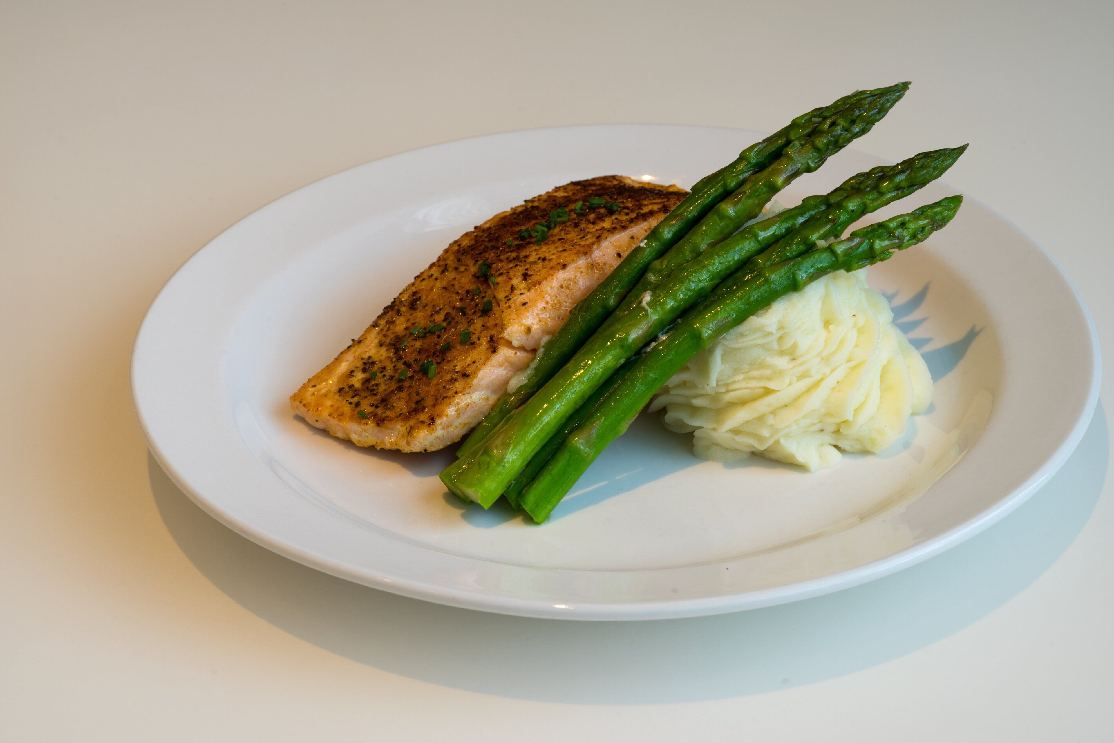 breakfast and dinner served, american cuisine