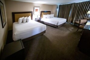 Deluxe Room, 2 Queen Beds, Smoking