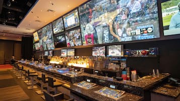 3 bares o lounges, bar deportivo