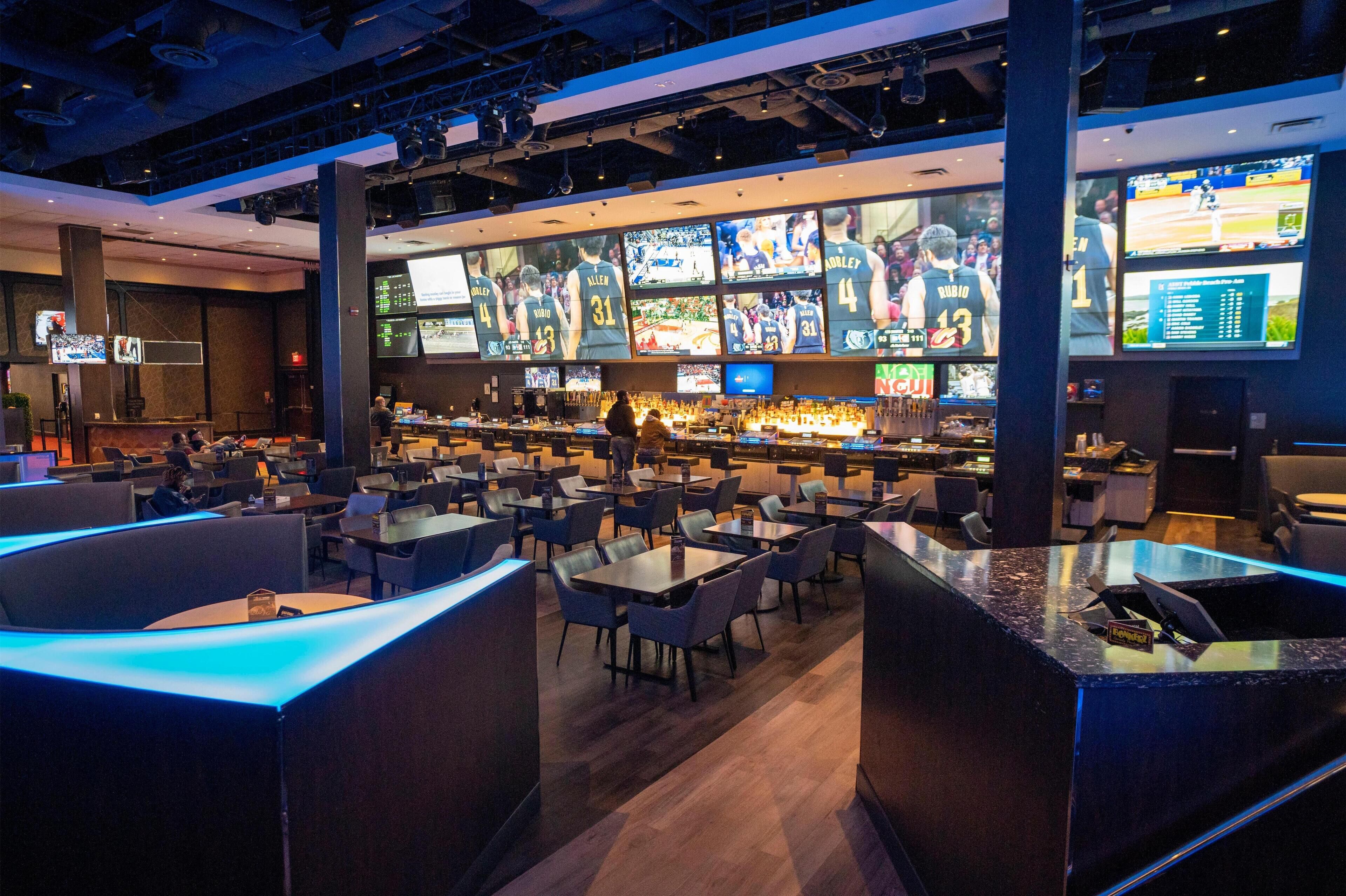 3 か所のバー / ラウンジ、スポーツバー