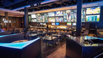 3 bares o lounges, bar deportivo