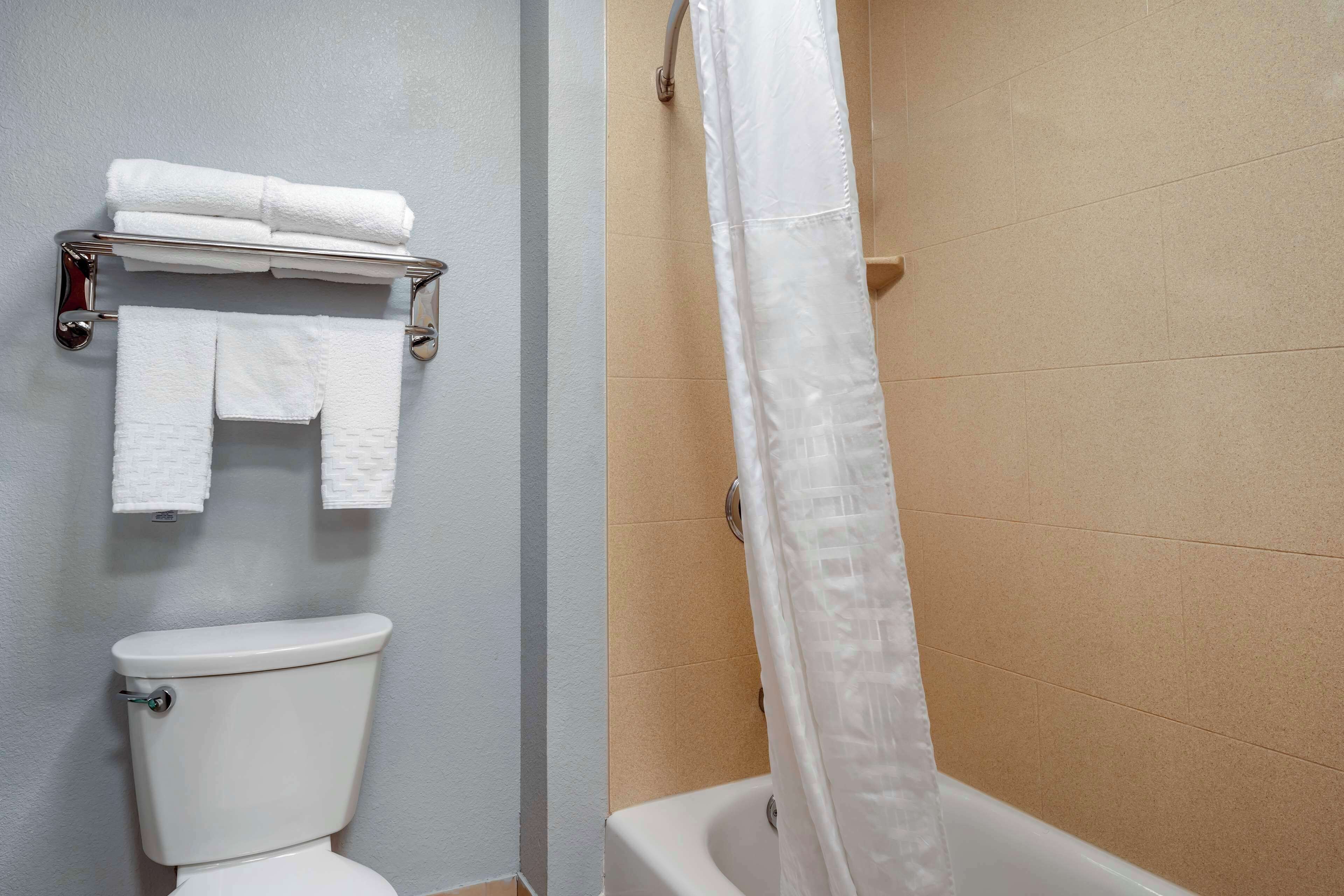 standard room, 2 queen beds, non smoking, microwave | bathroom | deep-soaking bathtub, hydromassage showerhead, hair dryer, towels