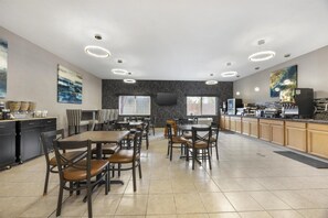 A modern restaurant with a central dining area, kitchen, and bar. - Best Western Newberg Inn (Newberg)