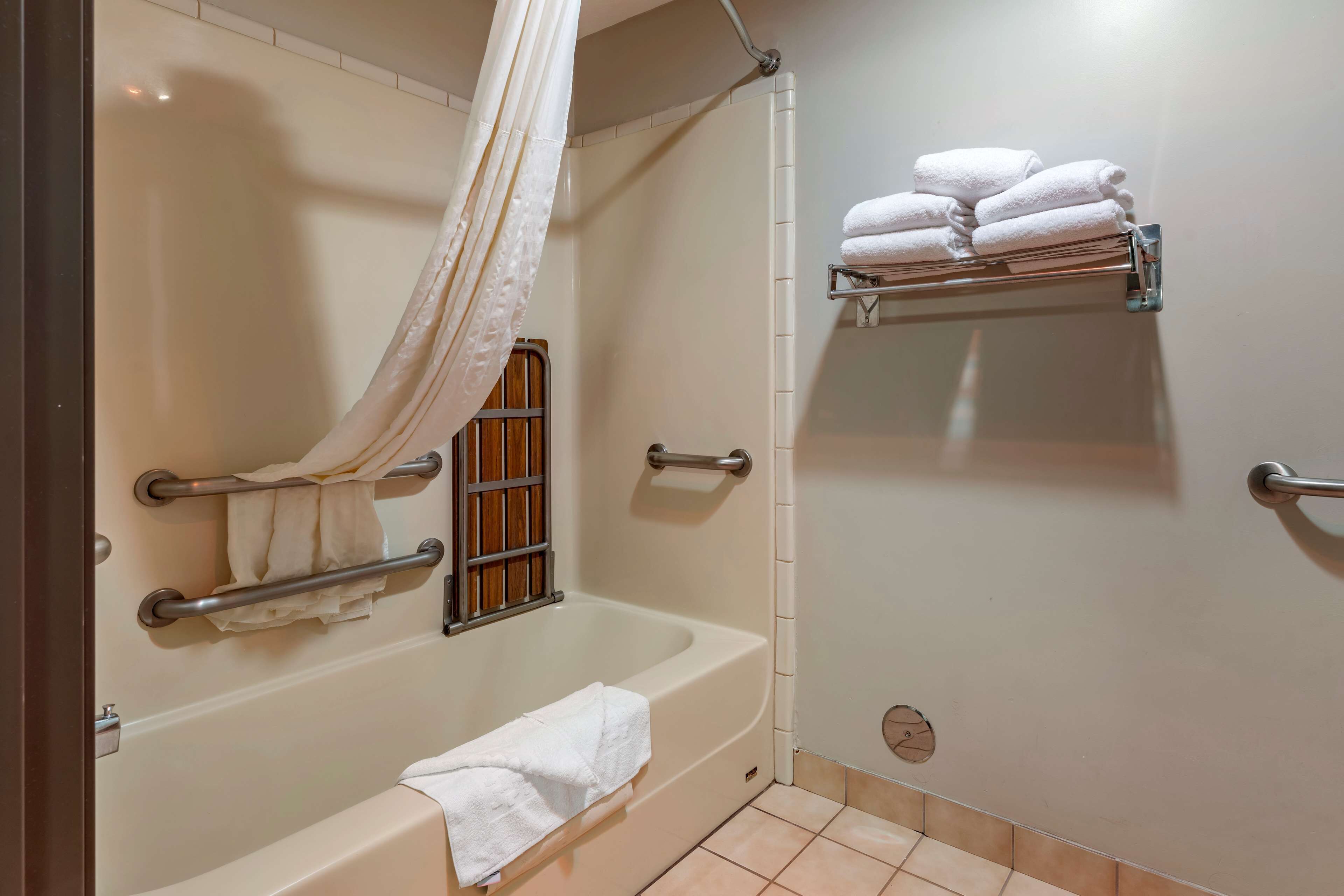 combined shower/bathtub, free toiletries, hair dryer, towels