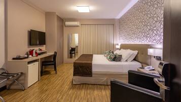 Quarto casal executivo, vista para a baía (Suite) | 1 quarto, roupas de cama premium, frigobar, cofres nos quartos