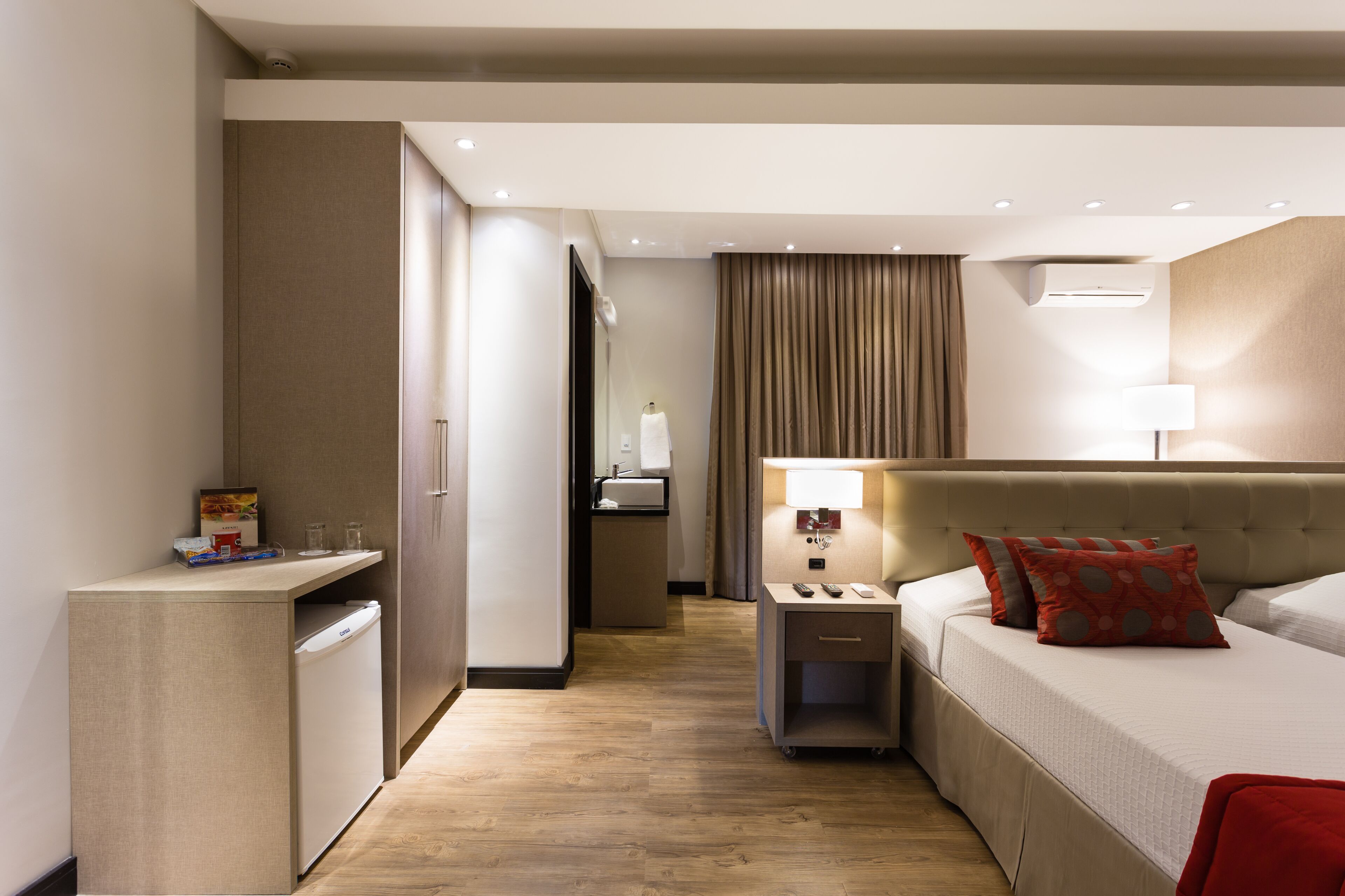 premium twin room | 1 bedroom, premium bedding, minibar, in-room safe