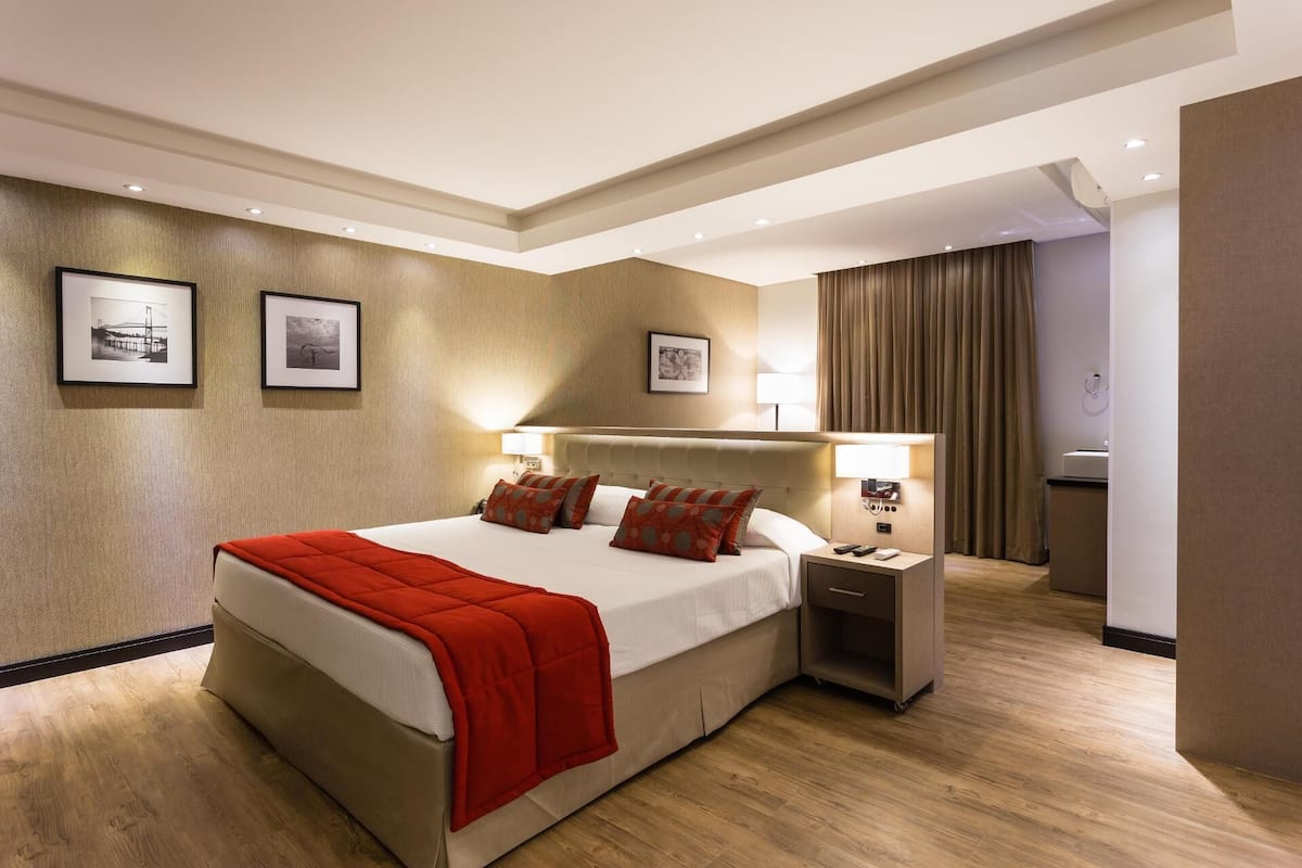 1 quarto, roupas de cama premium, frigobar, cofres nos quartos