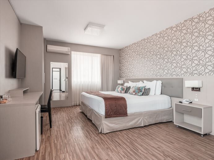 Ropa de cama de alta calidad y minibar 