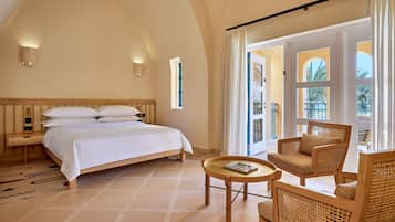 Zimmersafe, Schreibtisch, laptopgeeigneter Arbeitsplatz