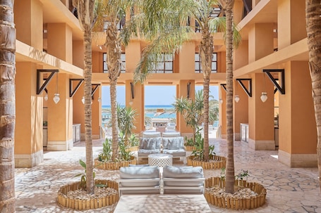 3 restaurants, breakfast served