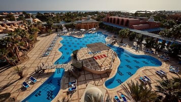 5 outdoor pools, pool umbrellas, pool loungers