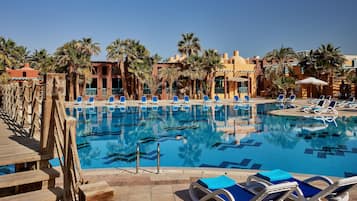 5 outdoor pools, pool umbrellas, sun loungers