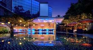 3 restaurants; breakfast, lunch and dinner served  - Gran Melia Jakarta (Jakarta)