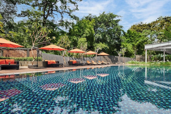 Outdoor pool, pool loungers