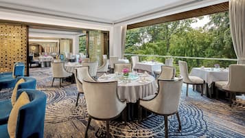 3 restaurantes; se sirve desayuno, almuerzo y cena