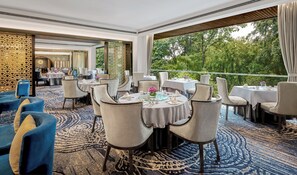 3 restaurantes; se sirve desayuno, almuerzo y cena
