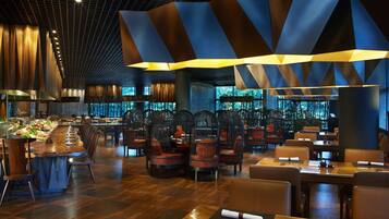 3 restauranter, frokost serveres