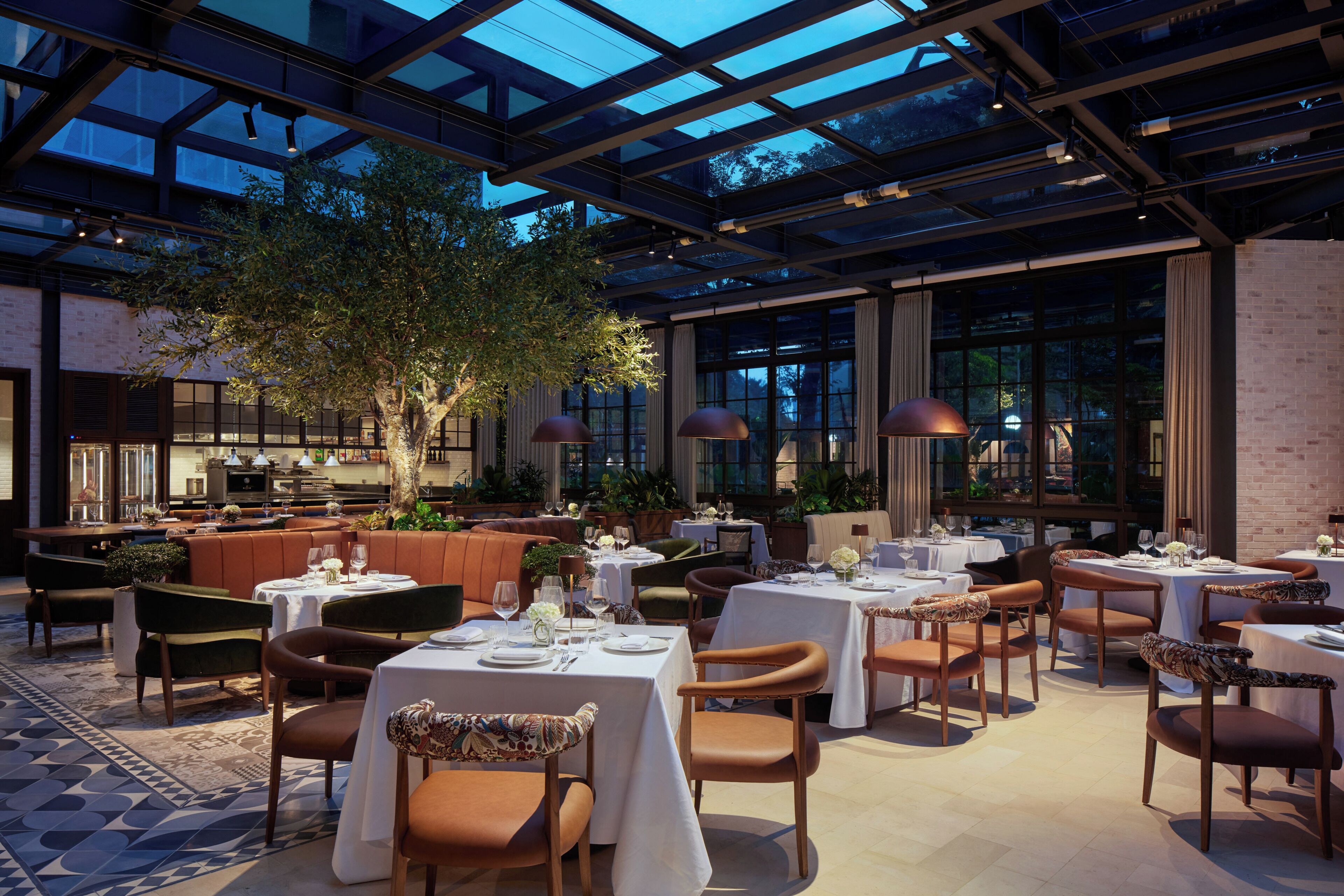 3 restaurants; breakfast, lunch and dinner served 
