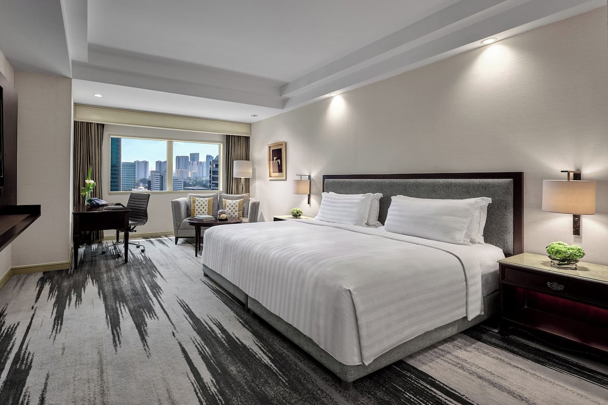 1 bedroom, premium bedding, minibar, in-room safe