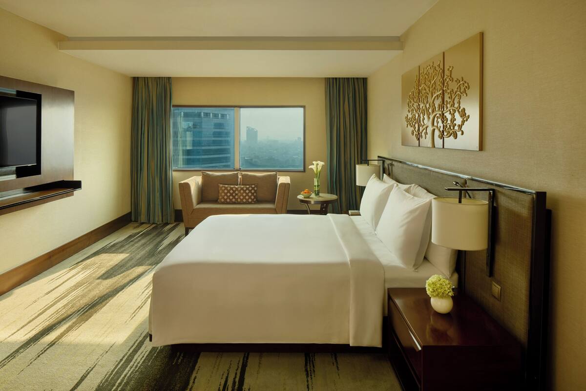 Premium bedding, minibar, in-room safe, desk