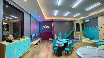 Tempat bermain anak – indoor