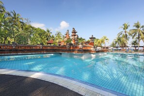 Outdoor pool, open 9:00 AM to 6:00 PM, pool umbrellas, pool loungers