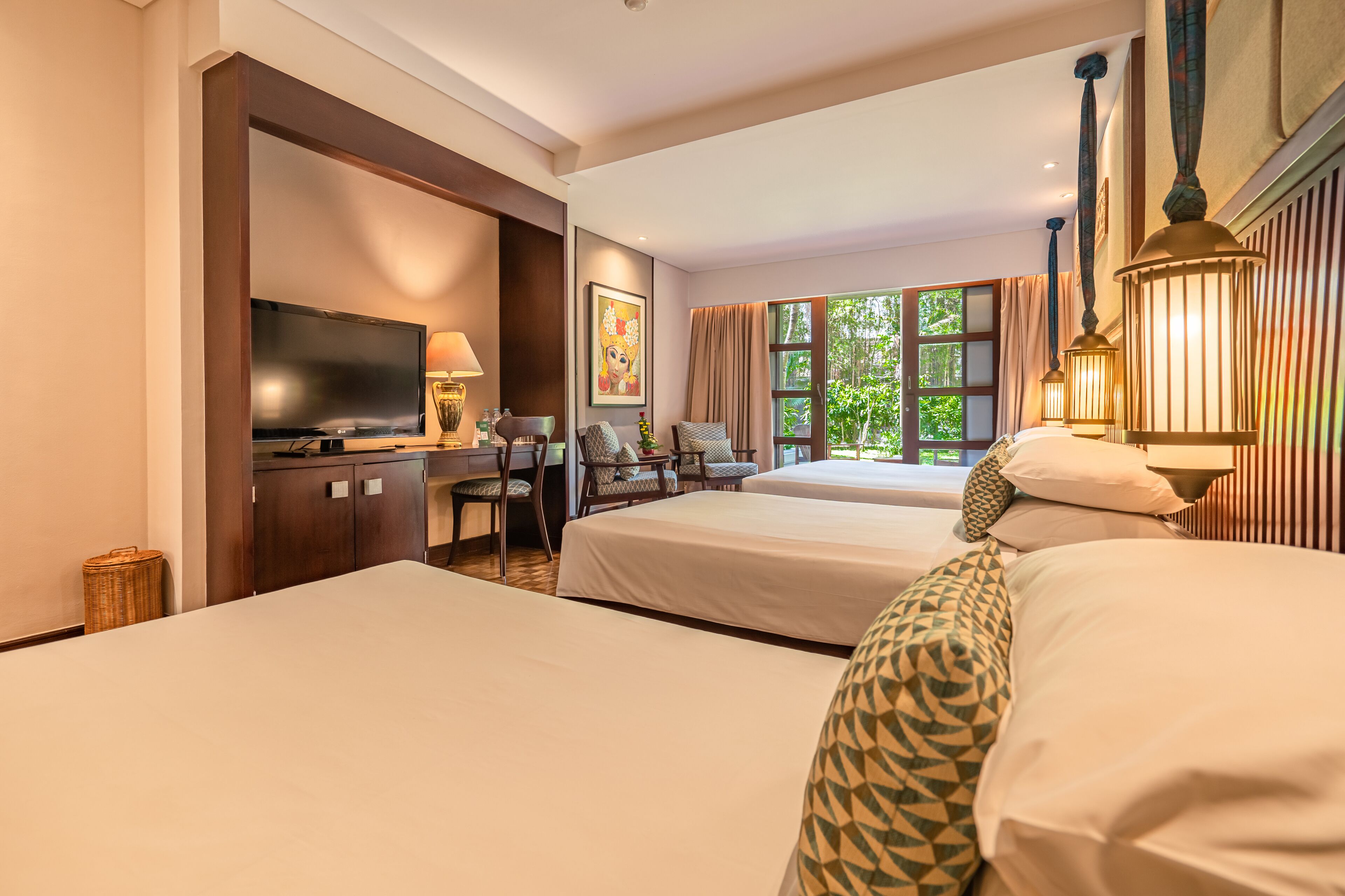 family room | 2 bedrooms, minibar, in-room safe, blackout curtains